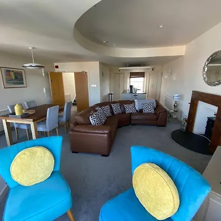Caldey View- A Beautiful Flat In The Heart Oftenby Exterior photo