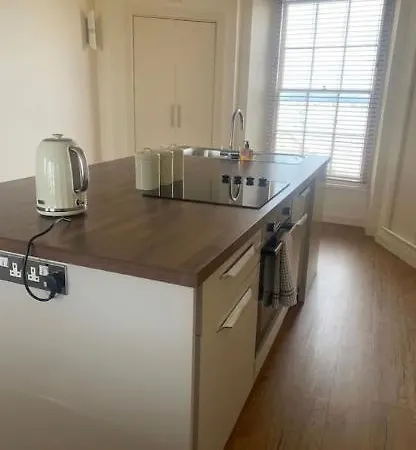 Caldey View- A Beautiful Flat In The Heart Oftenby Exterior photo
